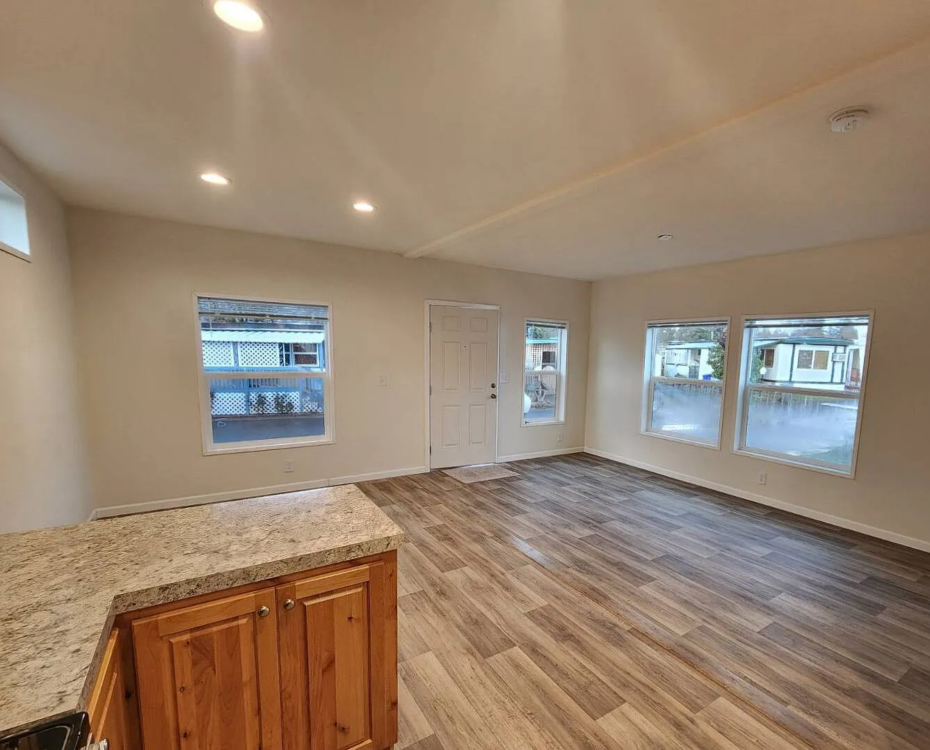 3 bed, 2.0 bath, 988 sqft, $1,945 — Photo 3