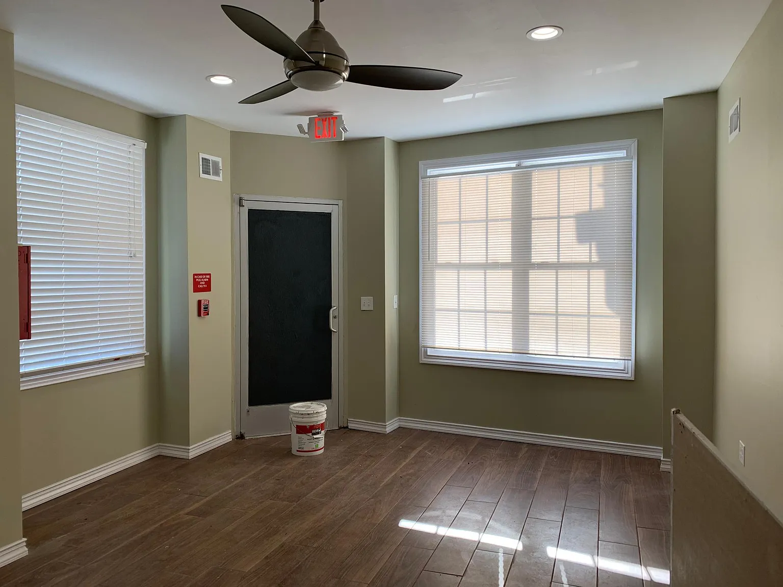 2327 E Ann St — Photo 3