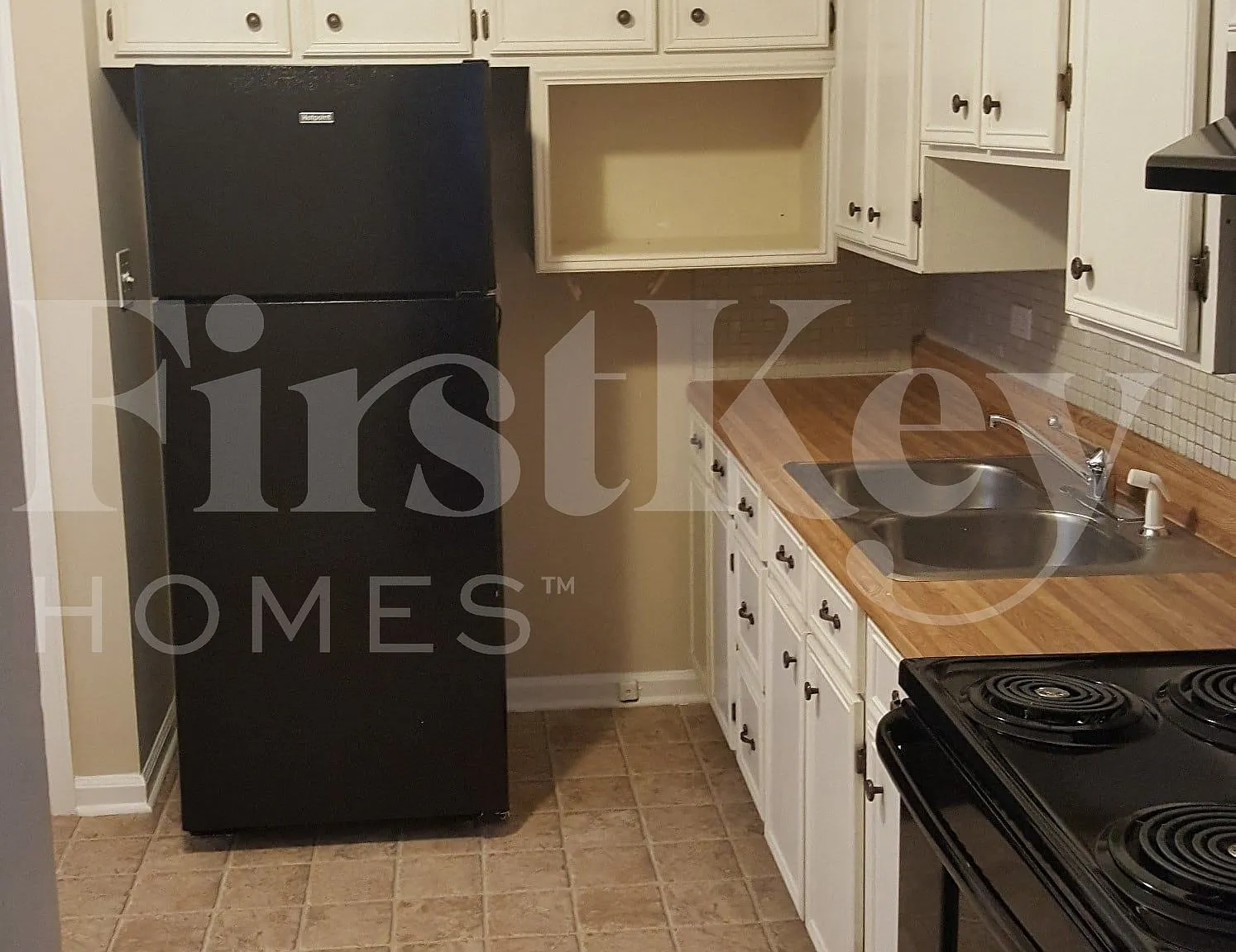 3 bed, 2.0 bath, 1100 sqft, $2,455 — Photo 4