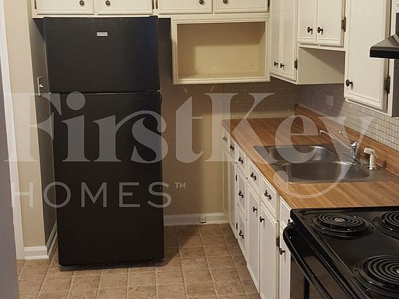 4th image of 630 Crest St