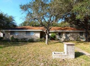1129 Pine Ave, Rockport, TX 78382