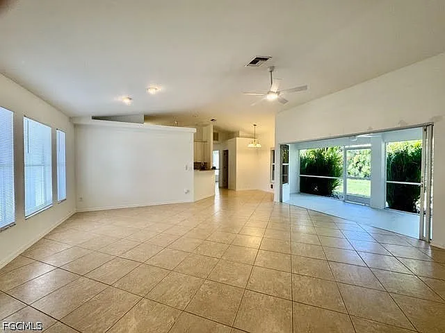 910 SW 3rd Ave — Photo 6