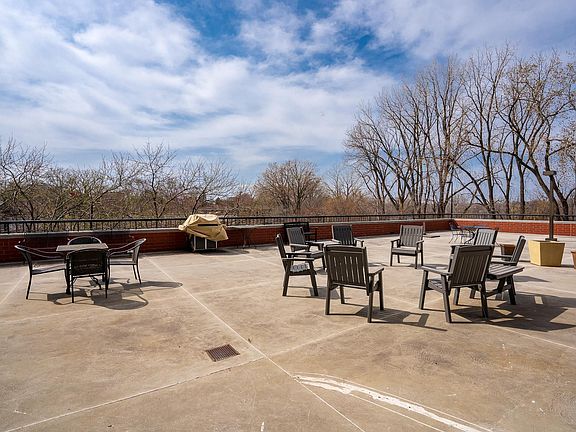 5th image of 6500 Woodlake Dr APT 1111