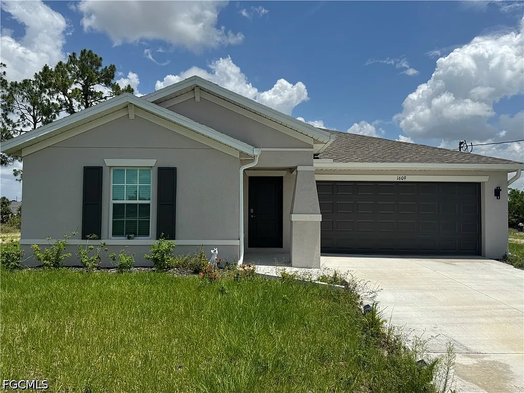 3 bed, 2.0 bath, 1551 sqft, $2,100 — Photo 2