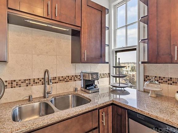 3rd image of 702 Ash St Floor 7-ID1035840P