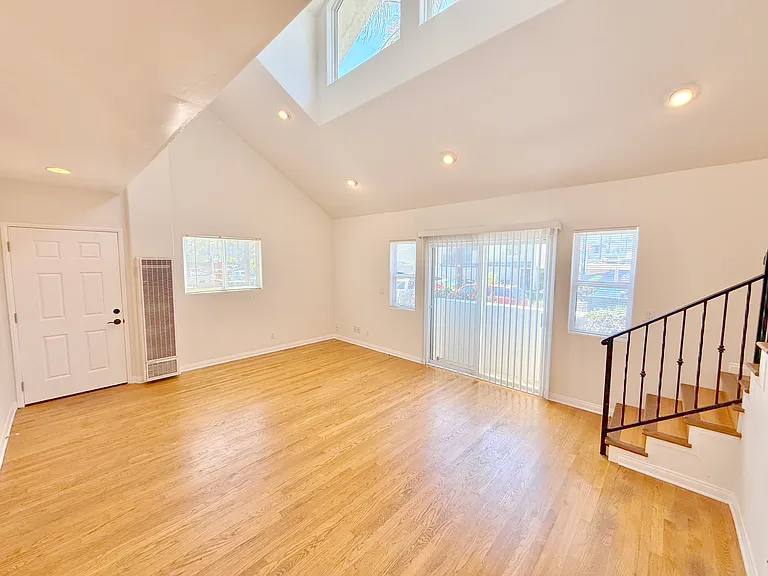 1306 Electric Ave — Photo 3