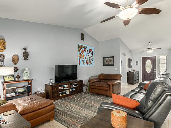 3rd image of 1287 W Castle Dr