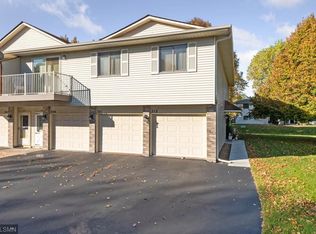 713 Parkside Dr #713F, Vadnais Heights, MN 55127