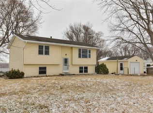 4036 Robin Ave, Reasnor, IA 50232