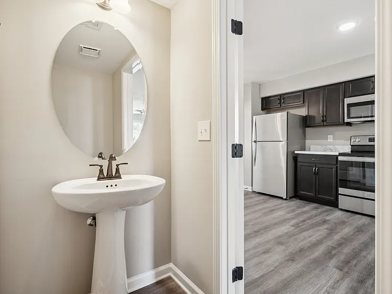 Center Pointe Townhomes — Photo 10