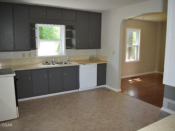4th image of 305 S Brownell Ave