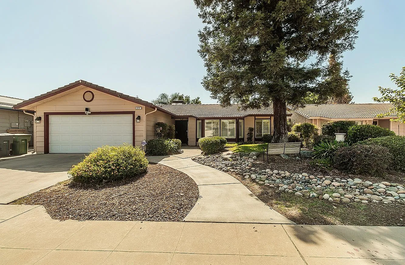 5249 W Sussex Way photo 1