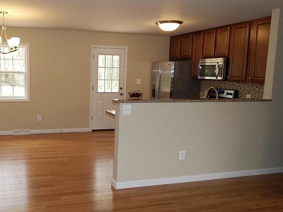 4th image of 10155 Tucker Ln