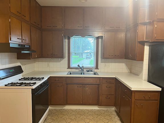 3rd image of 625 Loomis St