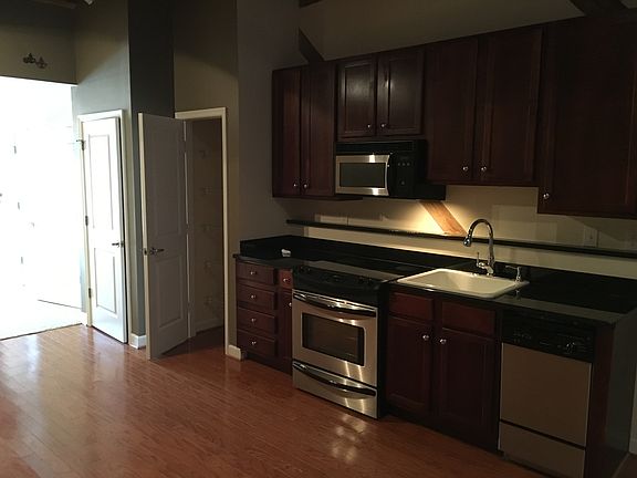 2nd image of 815 Porter St #U403
