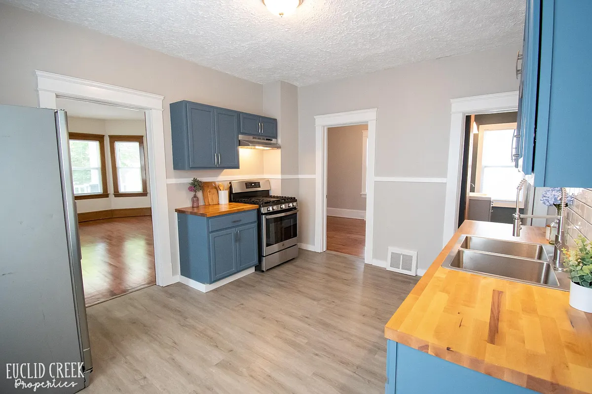 Recently rehabbed 2 bed/1 bath unit in Cleveland's historic Slavic Village Neighborhood. — photo 4