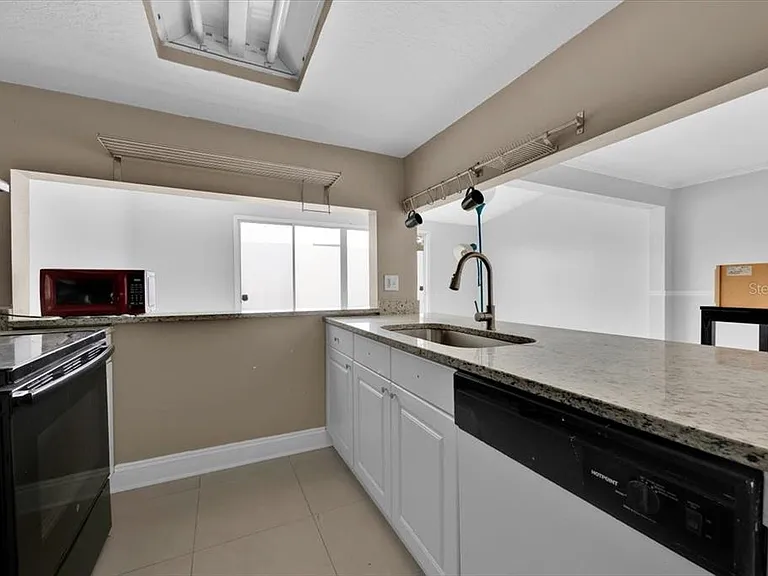 352 Caribbean Dr #MAIN — Photo 4