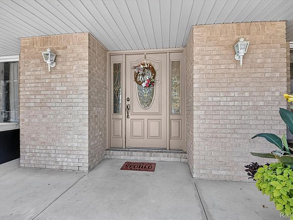 5th image of 1542 N John Daly Rd