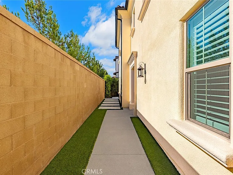 207 Alora — Photo 6