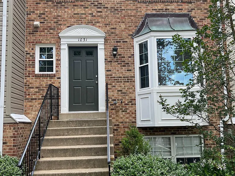 1031 Murdoch Ct — Photo 28