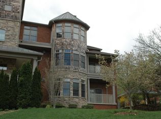 5220 Indian Woods Dr UNIT 104, Louisville, KY