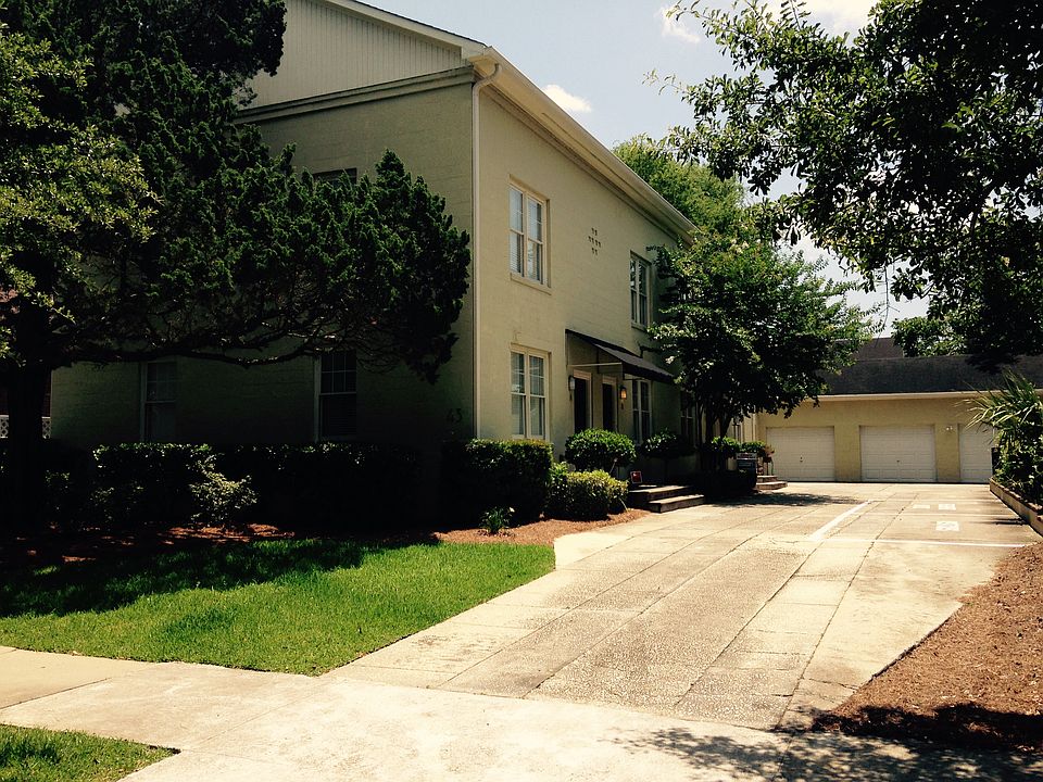 End unit, center garage