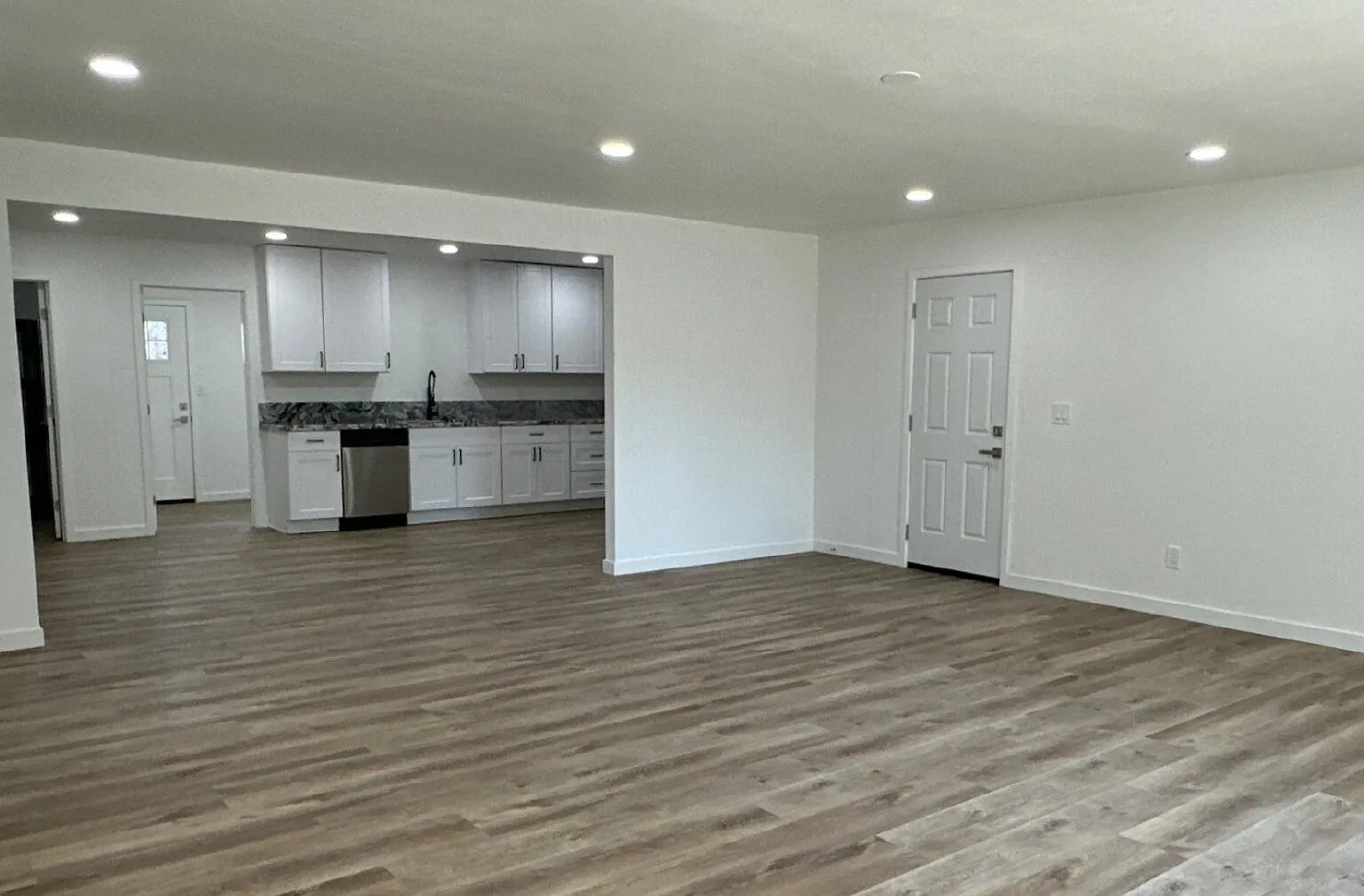 4 bed, 2.0 bath, $4,200 — Photo 3