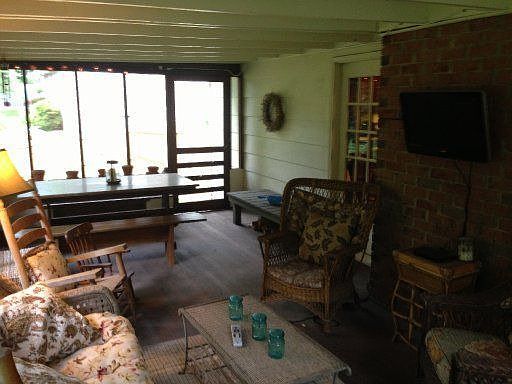 5th image of 136 Essex Dr