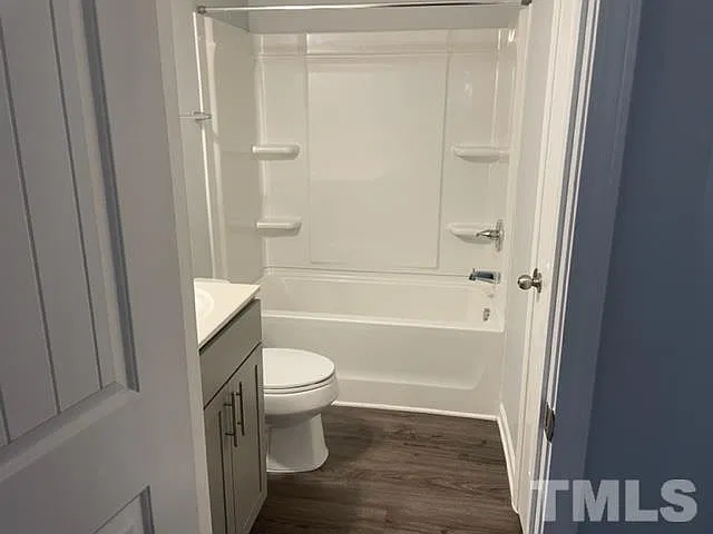 Studio, 4.0 bath, $2,000 — Photo 4
