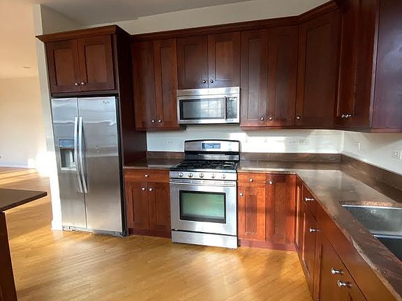 2nd image of 2927 N Southport Ave