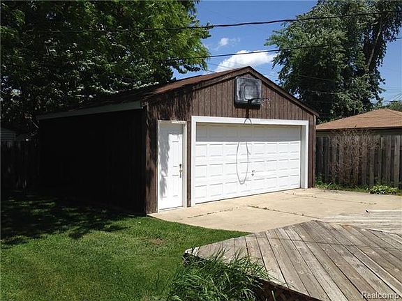 4th image of 15263 Everly St
