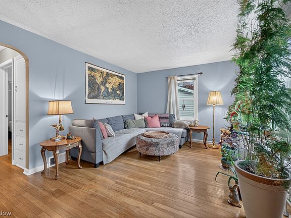 5th image of 2920 19th St NW