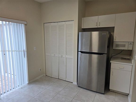 3rd image of 47 Simonton Cir