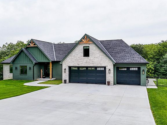 3rd image of 23056 Frontier Ln