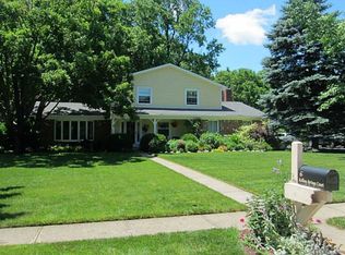6 Rolling Springs Ct, Carmel, IN 46033