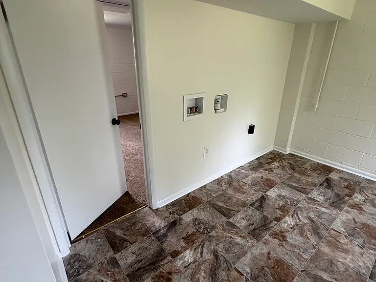 322 Michael St — Photo 10