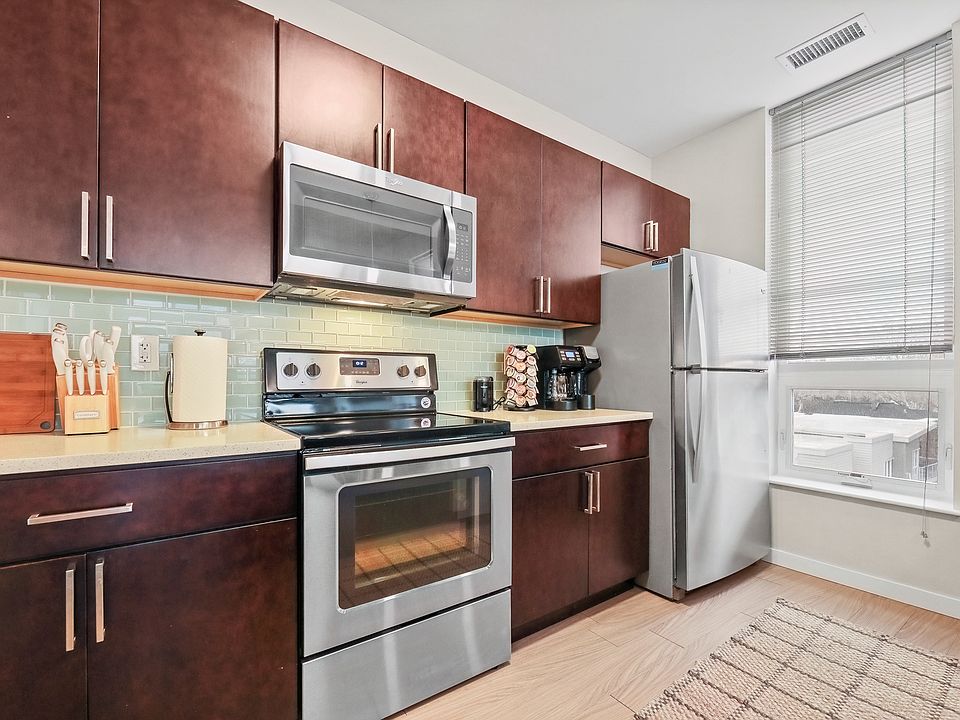 Quartz Counter Tops and Stainless Steel Appliances