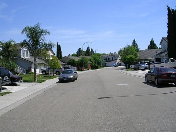 4th image of 2560 Nightingale Ave