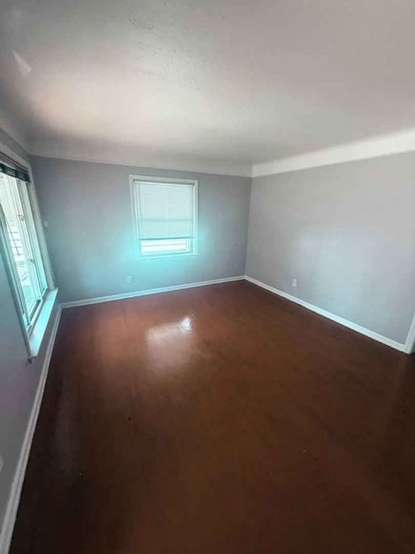 A Single family home with Garage in Garfield Heights — Photo 3
