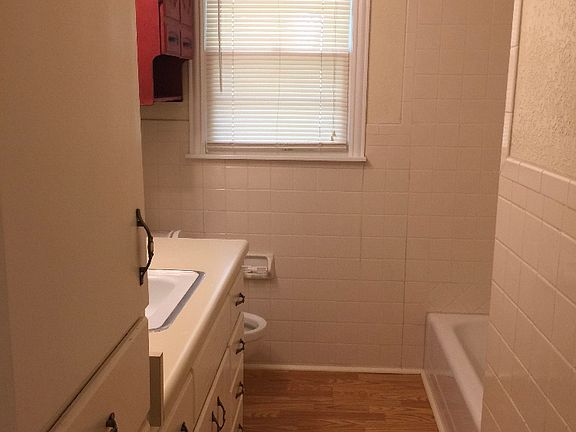 5th image of 305 Morton Ave