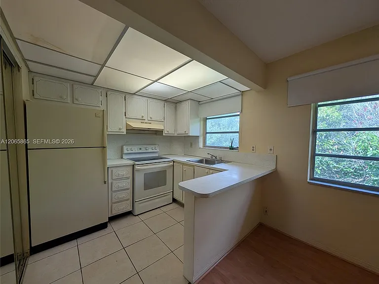 900 Tallwood Ave #305 — Photo 7