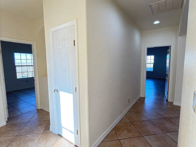 5466 Buffalo Creek Dr — Photo 31