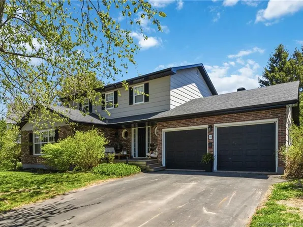 40 Tamarack Ter, Moncton, NB E1A 5R2
