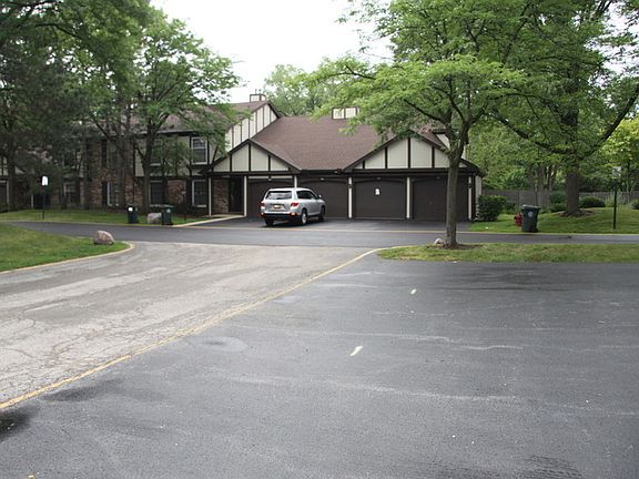 2nd image of 2900 Northampton Dr APT B2