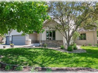 9500 Pineview Ln N, Maple Grove, MN 55369