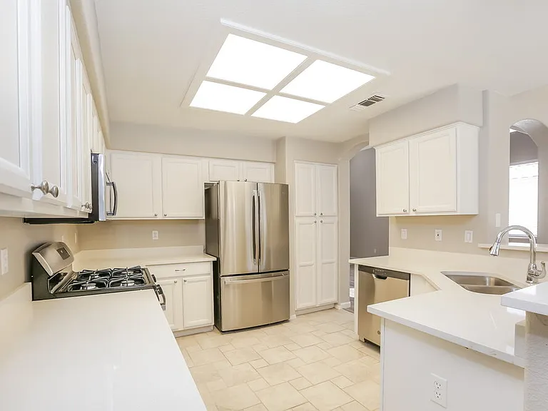 763 E Whitten St — Photo 8