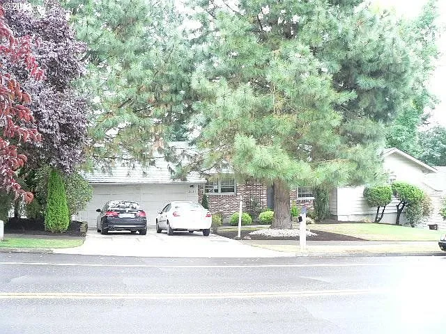 2120 SW Roxbury Ave photo 1