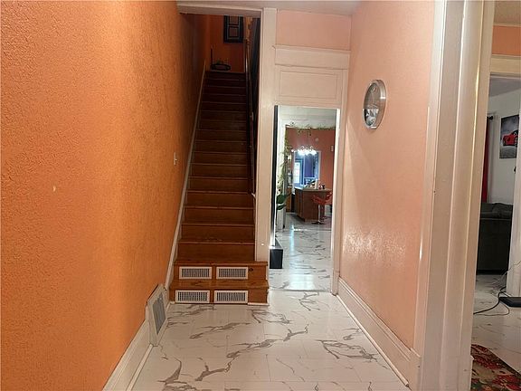 2nd image of 2517 Lafayette St