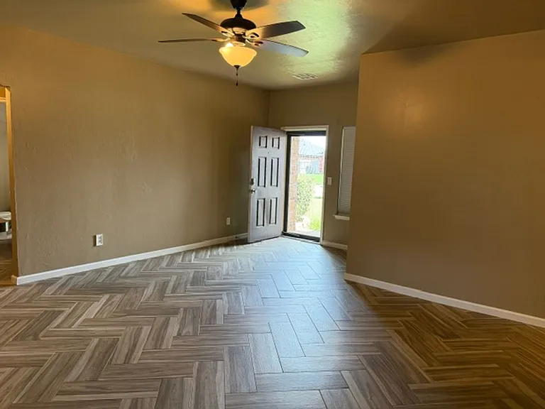 8421 SW 47th Cir — Photo 3