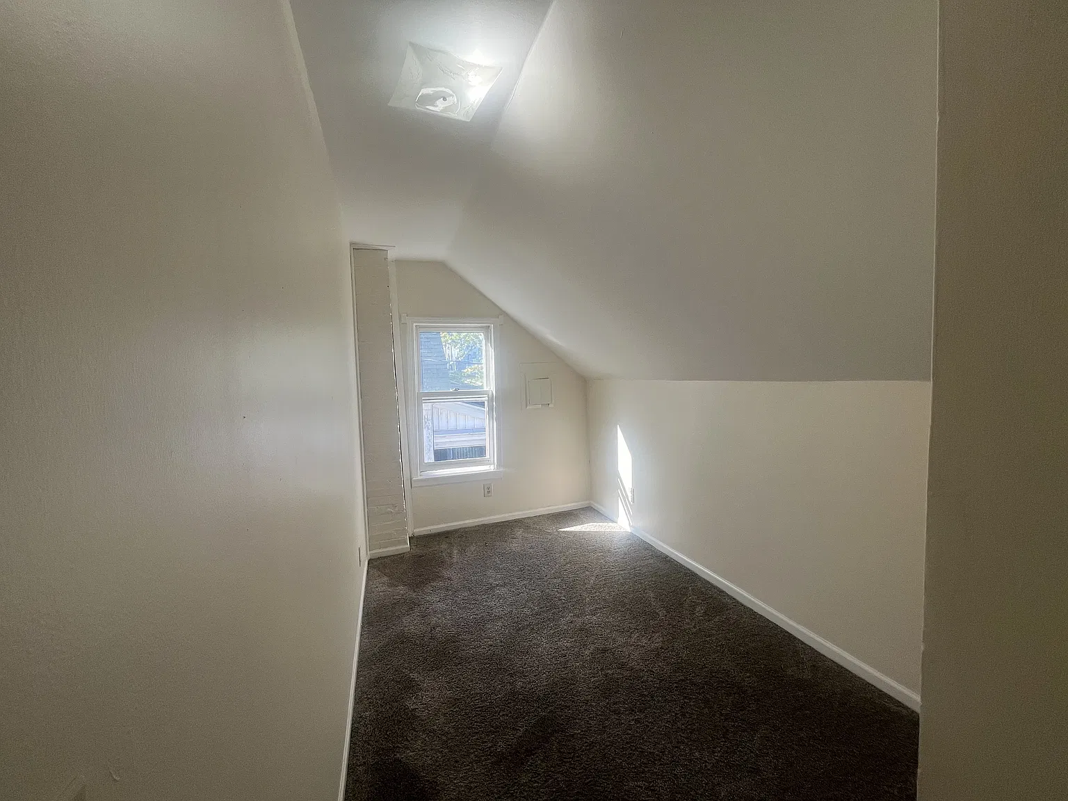 2 bed, 1.0 bath, $800 — Photo 3